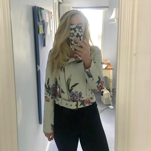 White Aiden Moto jacket size small - Picture 1 of 3